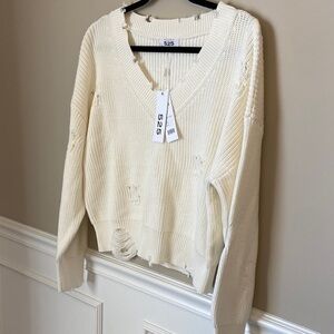 525 America Cream Distressed V-Neck Knit Shaker Sweater Size Medium NWT
